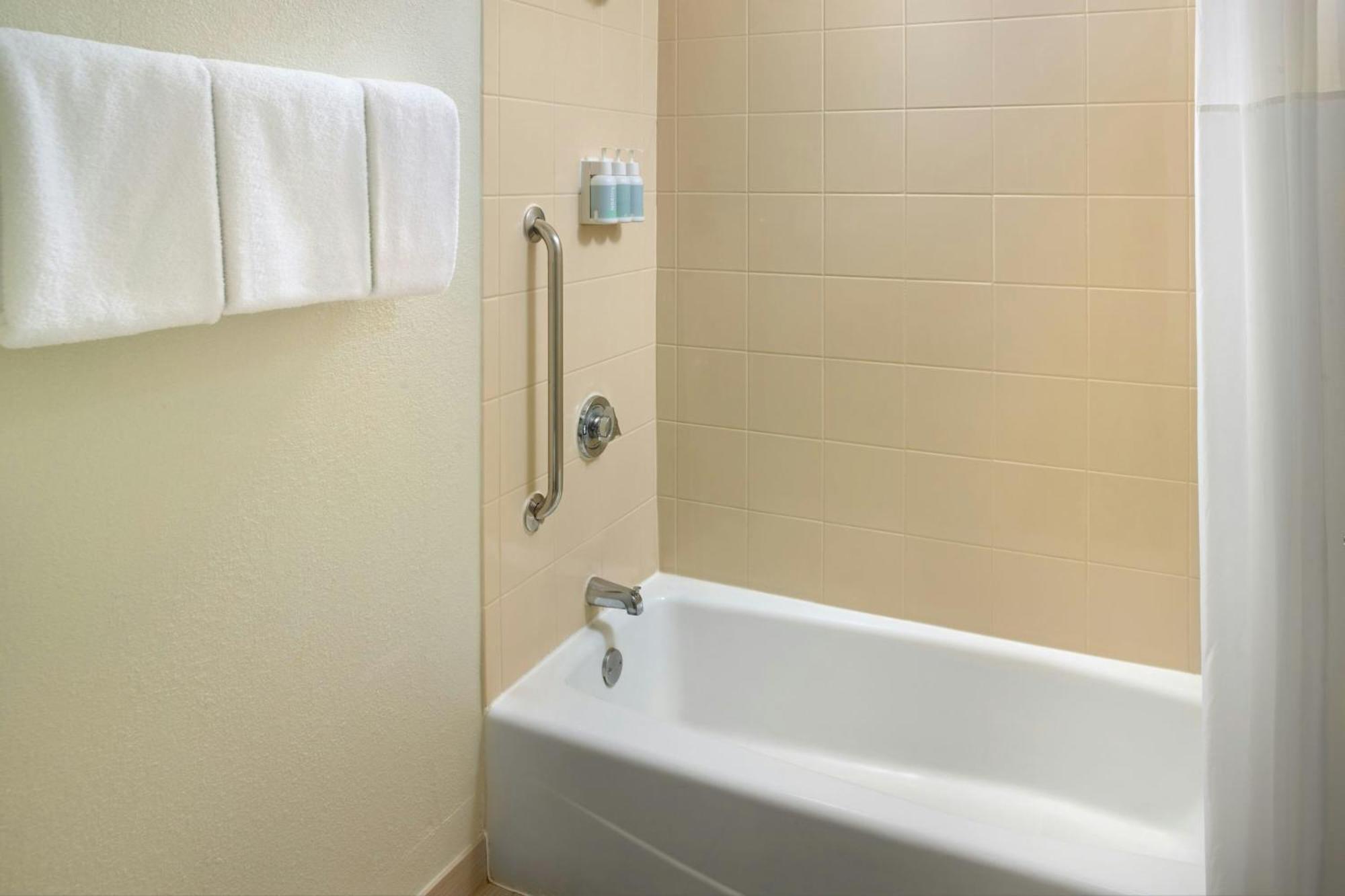 Courtyard By Marriott Atlanta Airport South/sullivan Road 3* College Park