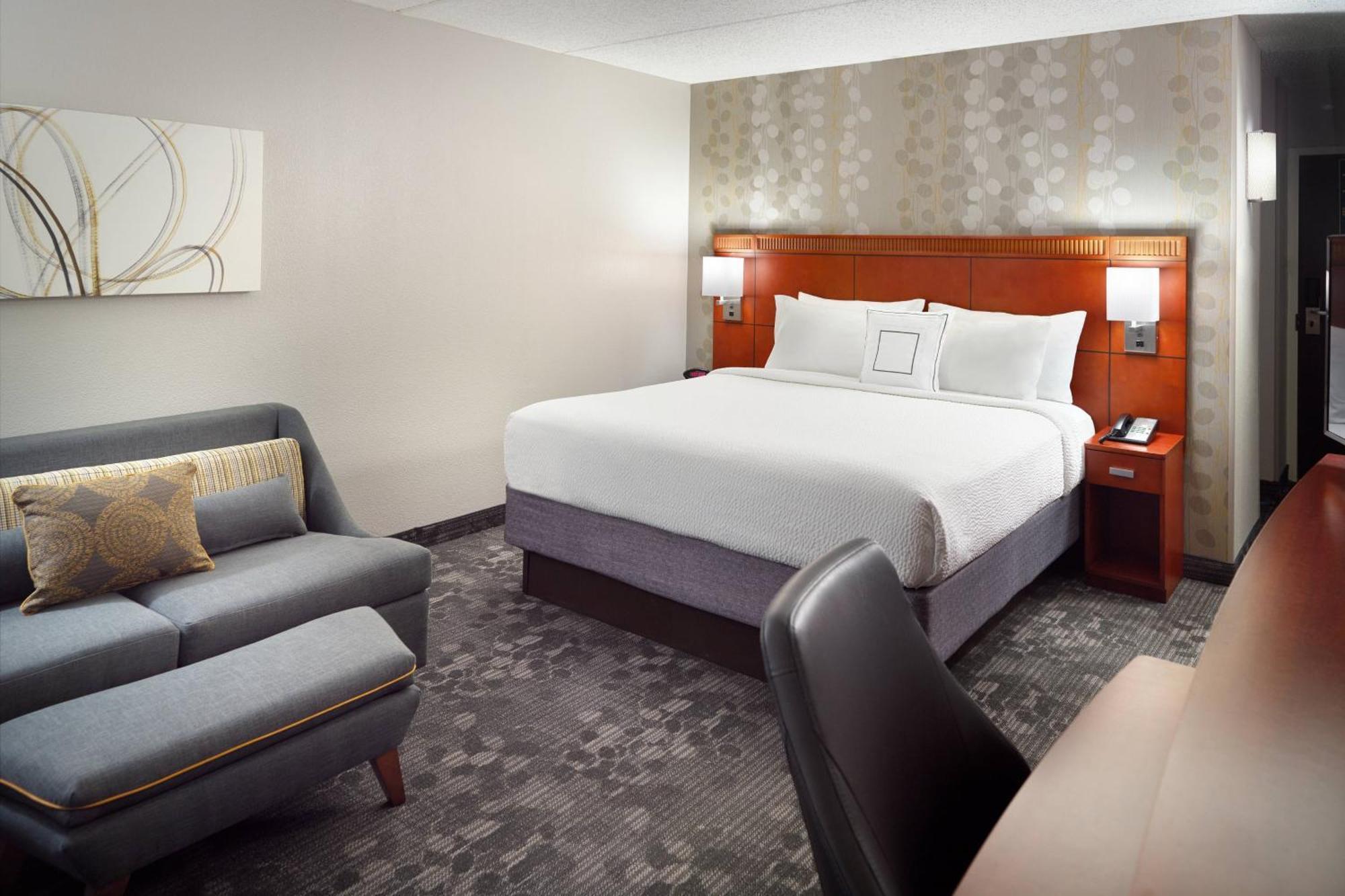 Courtyard By Marriott Atlanta Airport South/sullivan Road