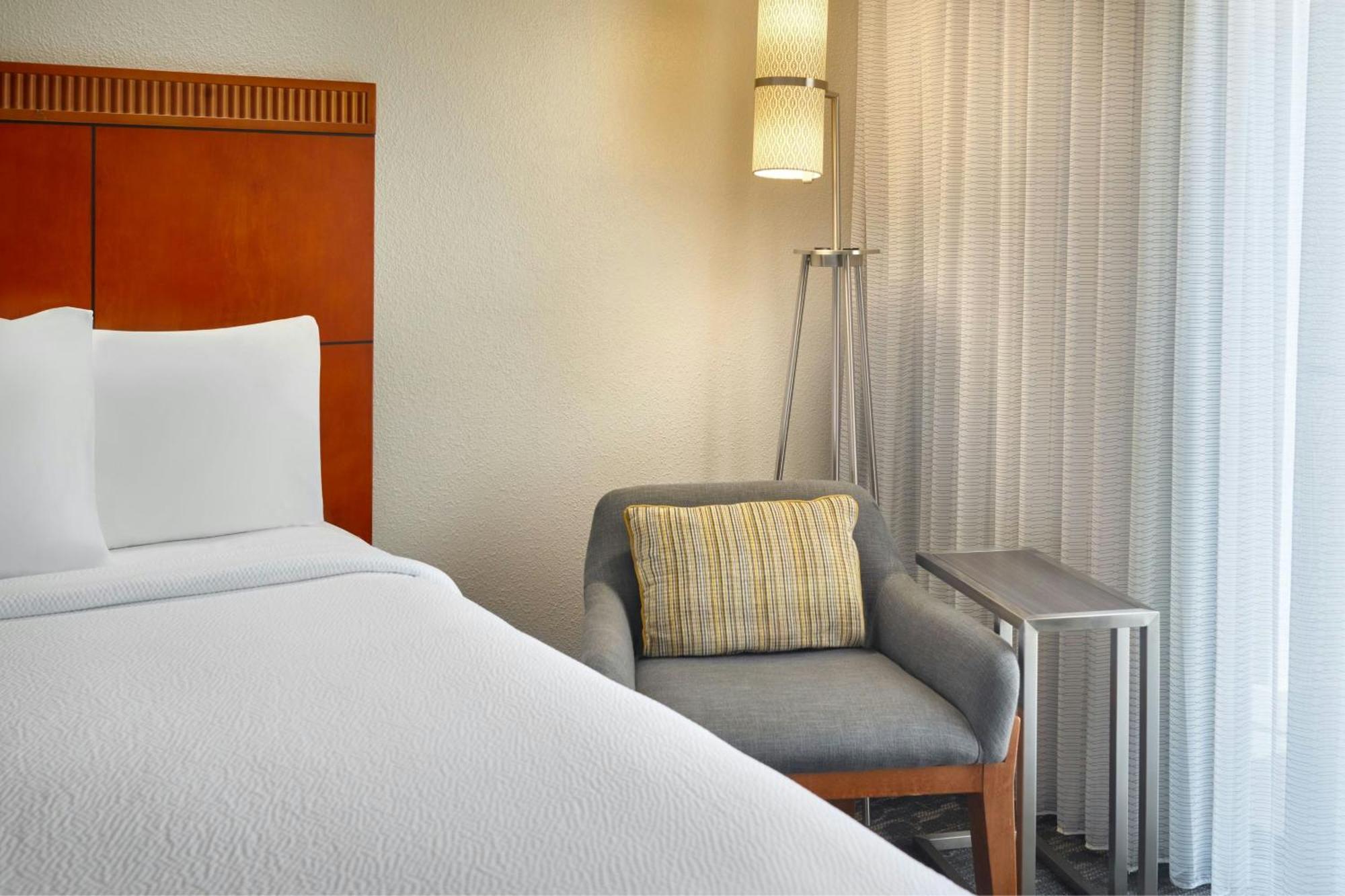 Courtyard By Marriott Atlanta Airport South/sullivan Road Hotel College Park