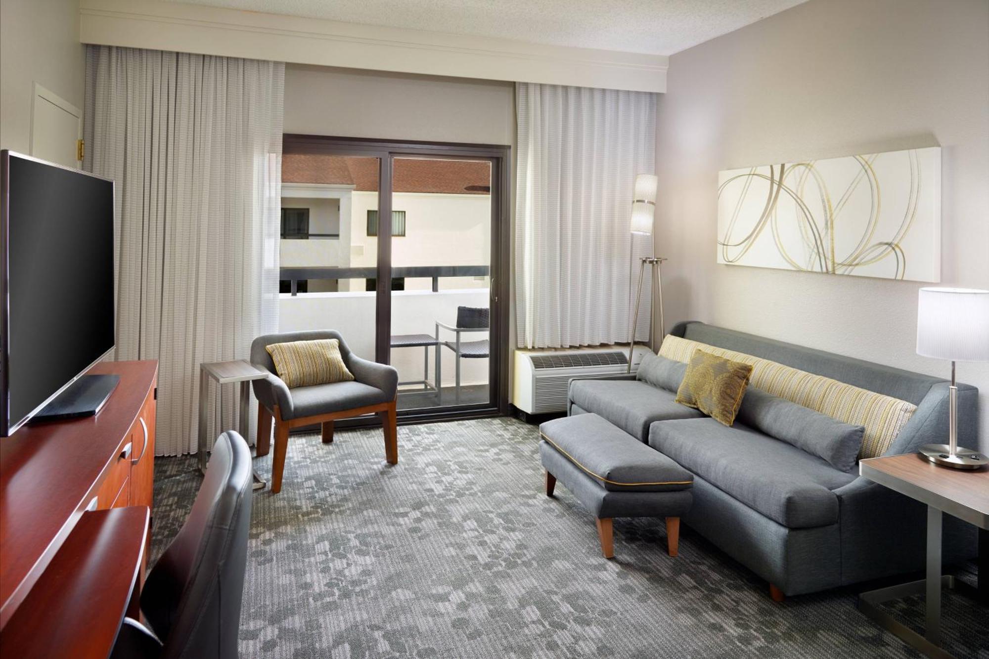 Courtyard By Marriott Atlanta Airport South/sullivan Road 3* College Park