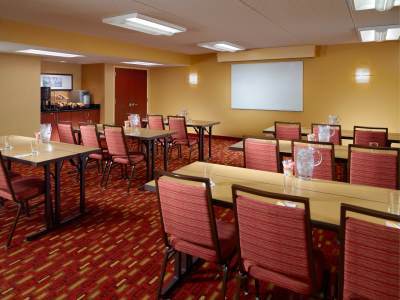 Courtyard By Marriott Atlanta Airport South/sullivan Road Hotel 3*