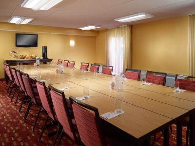 Hotel Courtyard By Marriott Atlanta Airport South/sullivan Road College Park