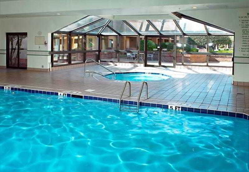 Courtyard By Marriott Atlanta Airport South/sullivan Road Hotel College Park