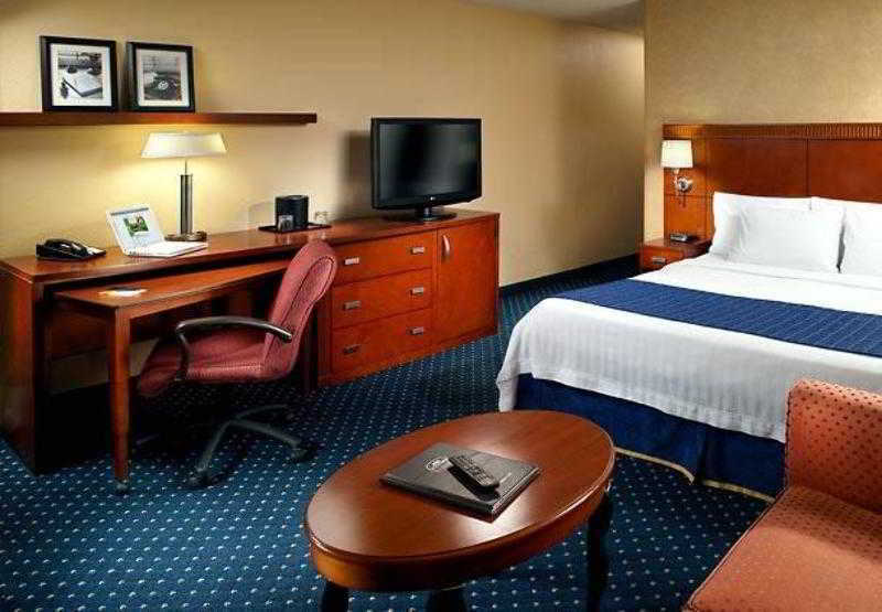 Hotel Courtyard By Marriott Atlanta Airport South/sullivan Road 3*