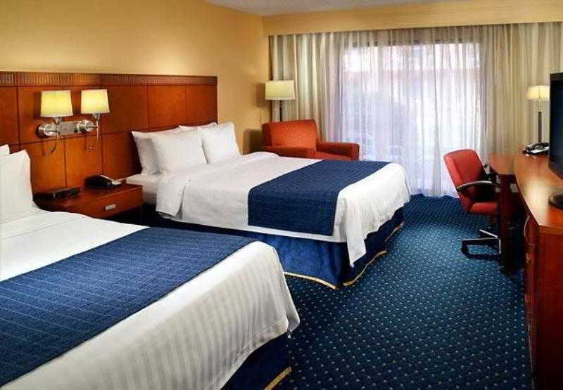 Hotel Courtyard By Marriott Atlanta Airport South/sullivan Road College Park