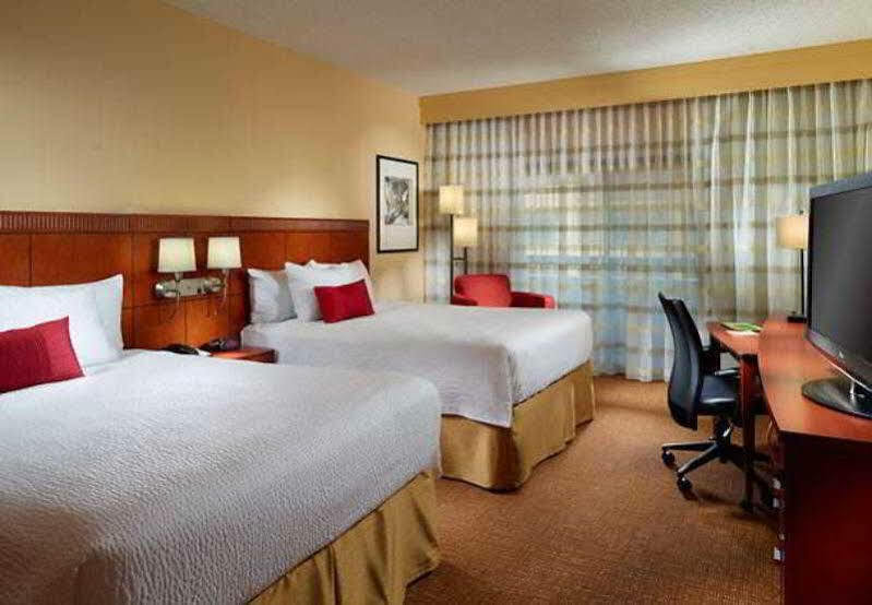 Hotel Courtyard By Marriott Atlanta Airport South/sullivan Road 3*